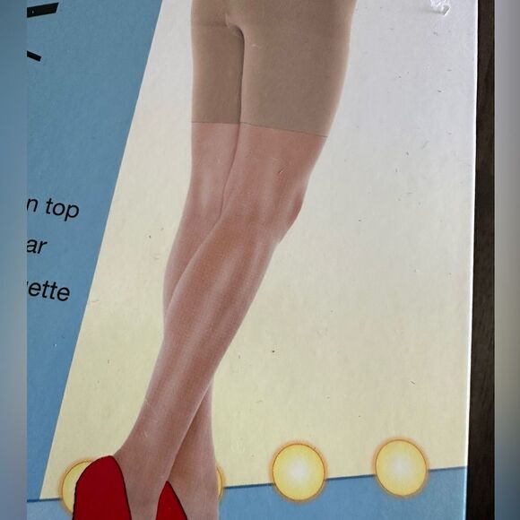 NWT Assets by Spanx Women’s Thigh Shaper - Nude Color - Size 3/Large - Picture 6 of 8